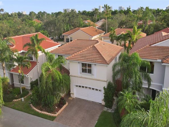 1046 Satinleaf St, Hollywood FL 33019