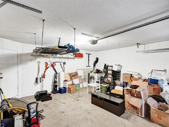 1046 Satinleaf St, Hollywood FL 33019