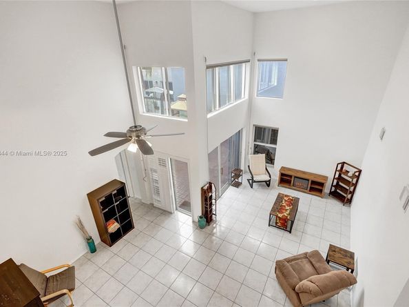 1046 Satinleaf St, Hollywood FL 33019