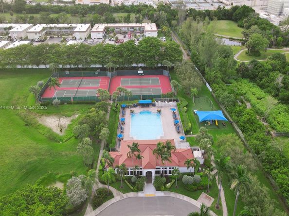 1046 Satinleaf St, Hollywood FL 33019