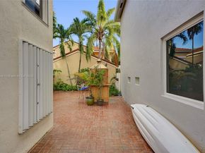 1046 Satinleaf St, Hollywood FL 33019