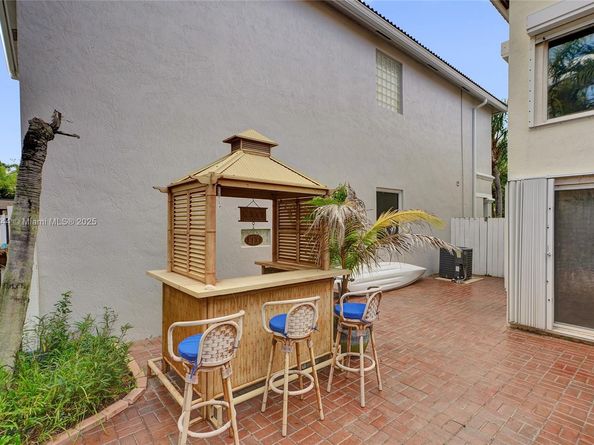 1046 Satinleaf St, Hollywood FL 33019