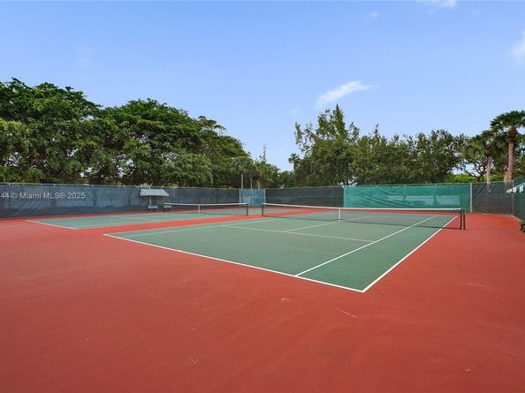 1046 Satinleaf St, Hollywood FL 33019