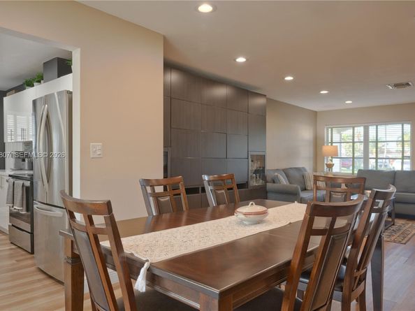 1236 NW 43rd St, Deerfield Beach FL 33064