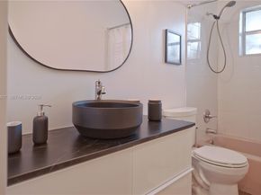 1236 NW 43rd St, Deerfield Beach FL 33064