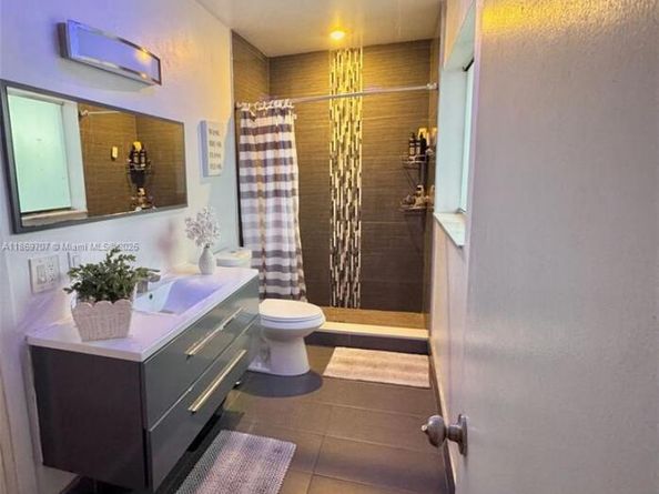 5685 NW 194th Ln, Miami Gardens FL 33055