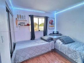 5685 NW 194th Ln, Miami Gardens FL 33055