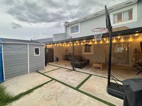 5685 NW 194th Ln, Miami Gardens FL 33055