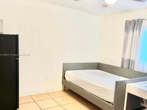 5685 NW 194th Ln, Miami Gardens FL 33055