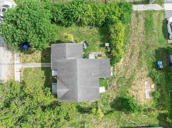 6545 NW 6th Ave, Miami FL 33150