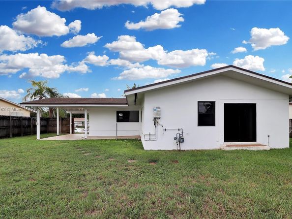 15840 SW 105th Ct, Miami FL 33157