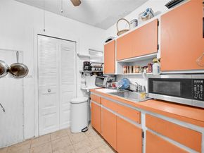 811 NW 24th Ct, Miami FL 33125