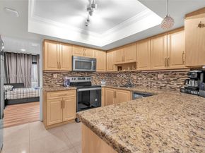 107 Heatherbrook Way 145, Hollywood FL 33021