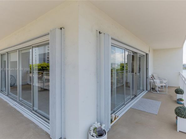 120 Golden Isles Dr 33B, Hallandale Beach FL 33009