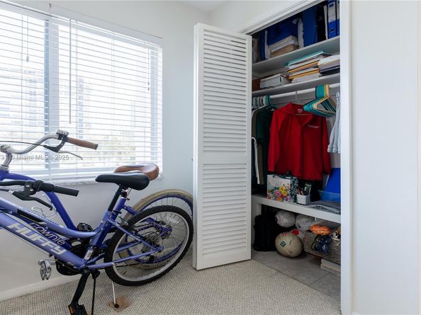 120 Golden Isles Dr 33B, Hallandale Beach FL 33009
