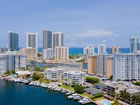 120 Golden Isles Dr 33B, Hallandale Beach FL 33009