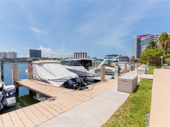 120 Golden Isles Dr 33B, Hallandale Beach FL 33009