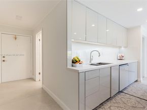 120 Golden Isles Dr 33B, Hallandale Beach FL 33009