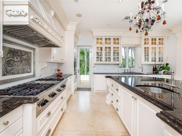 4539 Pine Tree Dr, Miami Beach FL 33140