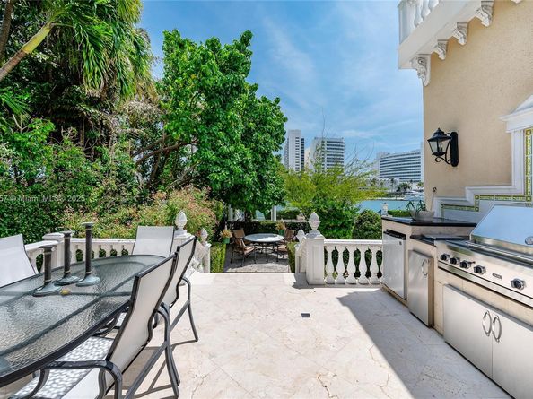 4539 Pine Tree Dr, Miami Beach FL 33140