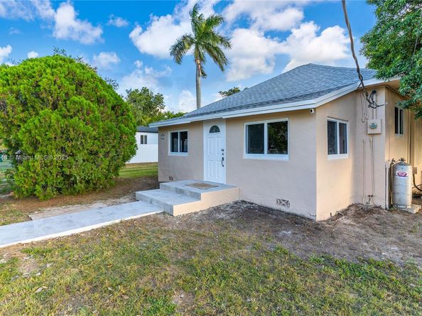 559 NW 2nd St, Florida City FL 33034