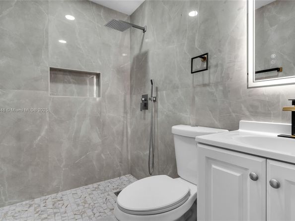 559 NW 2nd St, Florida City FL 33034