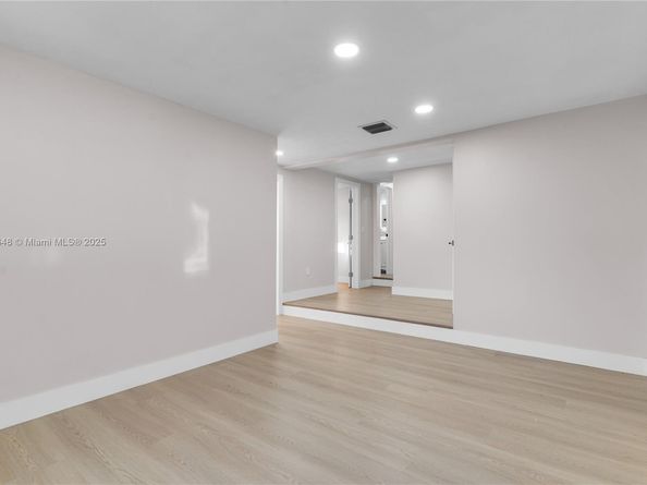 559 NW 2nd St, Florida City FL 33034