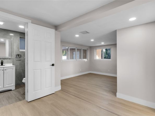 559 NW 2nd St, Florida City FL 33034