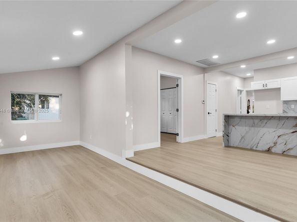 559 NW 2nd St, Florida City FL 33034