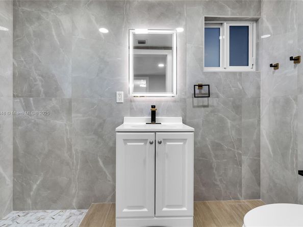 559 NW 2nd St, Florida City FL 33034