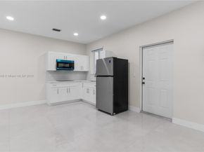 559 NW 2nd St, Florida City FL 33034