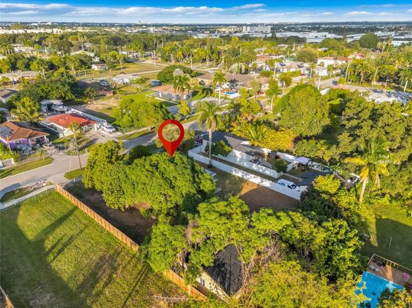 559 NW 2nd St, Florida City FL 33034