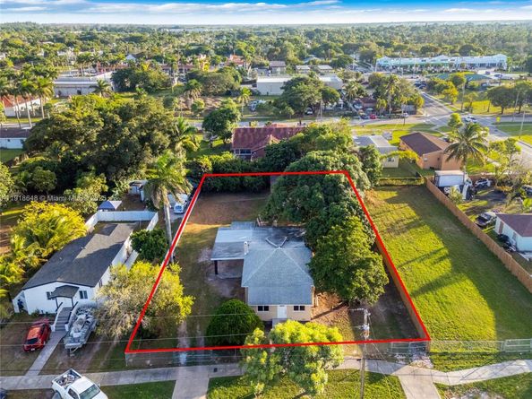 559 NW 2nd St, Florida City FL 33034