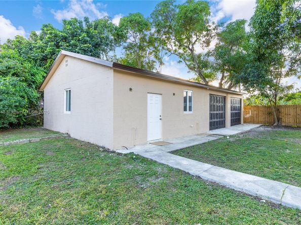 559 NW 2nd St, Florida City FL 33034