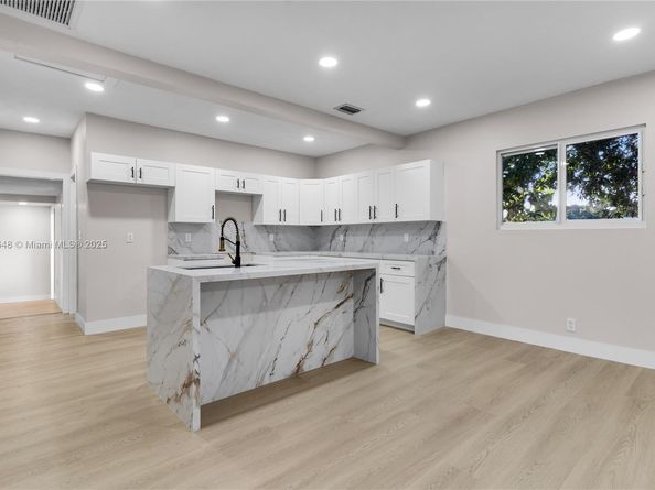 559 NW 2nd St, Florida City FL 33034