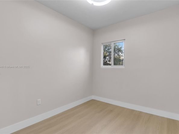 559 NW 2nd St, Florida City FL 33034