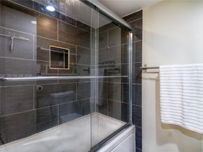 3095 N Oakland Forest Dr 104, Oakland Park FL 33309