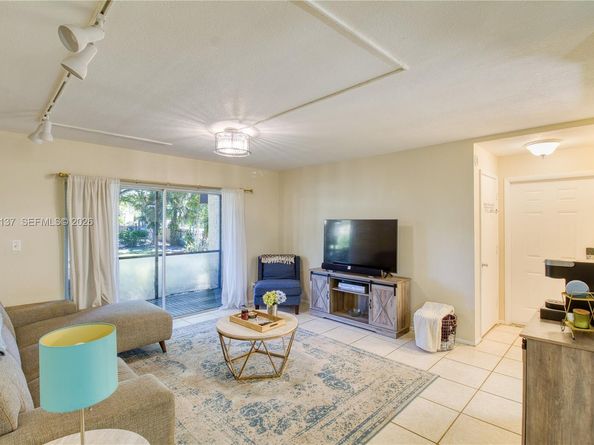 3095 N Oakland Forest Dr 104, Oakland Park FL 33309