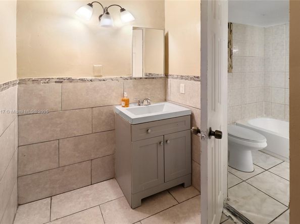 1348 Seaview Dr, North Lauderdale FL 33068