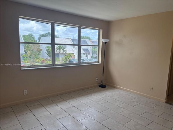 1348 Seaview Dr, North Lauderdale FL 33068