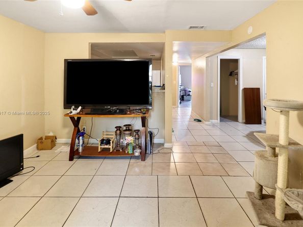 1348 Seaview Dr, North Lauderdale FL 33068