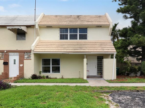 1348 Seaview Dr, North Lauderdale FL 33068