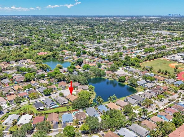 9828 SW 58th Ct, Cooper City FL 33328