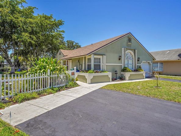 9828 SW 58th Ct, Cooper City FL 33328