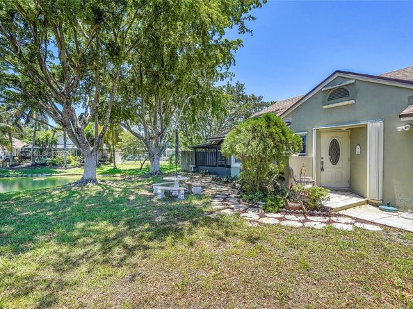 9828 SW 58th Ct, Cooper City FL 33328
