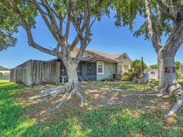 9828 SW 58th Ct, Cooper City FL 33328