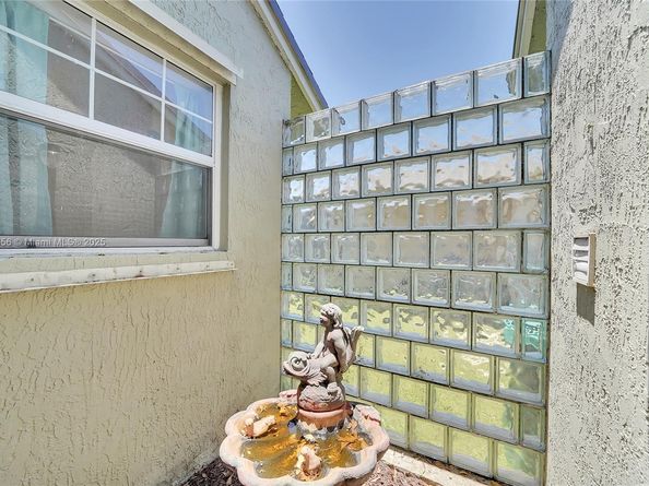 9828 SW 58th Ct, Cooper City FL 33328