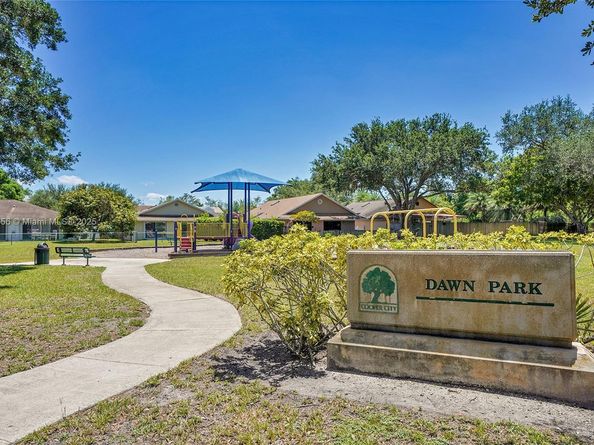 9828 SW 58th Ct, Cooper City FL 33328