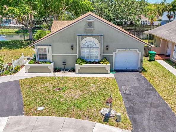 9828 SW 58th Ct, Cooper City FL 33328
