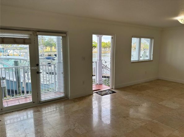 2415 NW 16th St Rd 103, Miami FL 33125